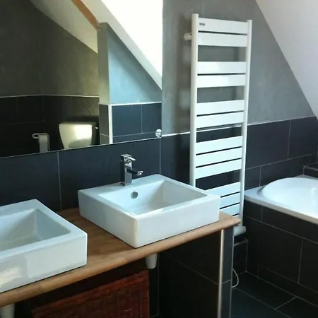 Moderne A 200m De La Avec Jardin Clos *