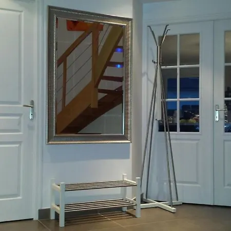 Moderne A 200m De La Avec Jardin Clos ヴィラ *