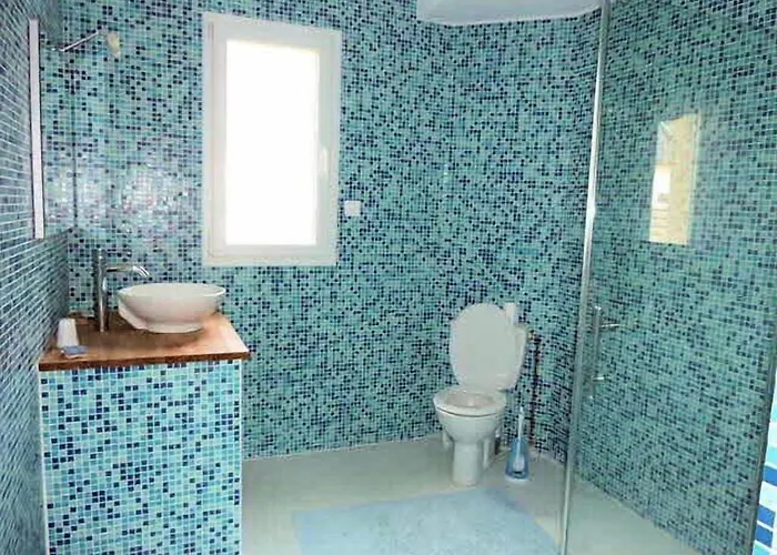 Moderne A 200m De La Avec Jardin Clos סן-וא-לה-הוג