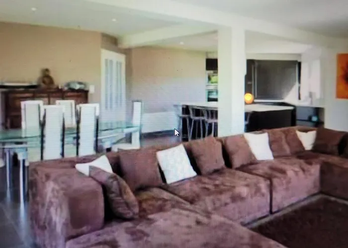 Moderne A 200m De La Avec Jardin Clos וילה