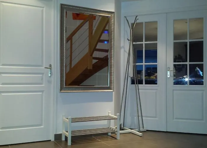 Moderne A 200m De La Avec Jardin Clos Villa *